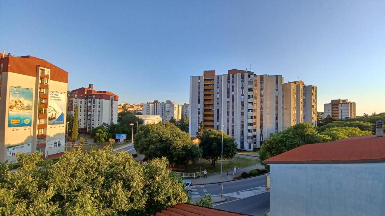 Vile Park Apartments Pula Exteriör bild